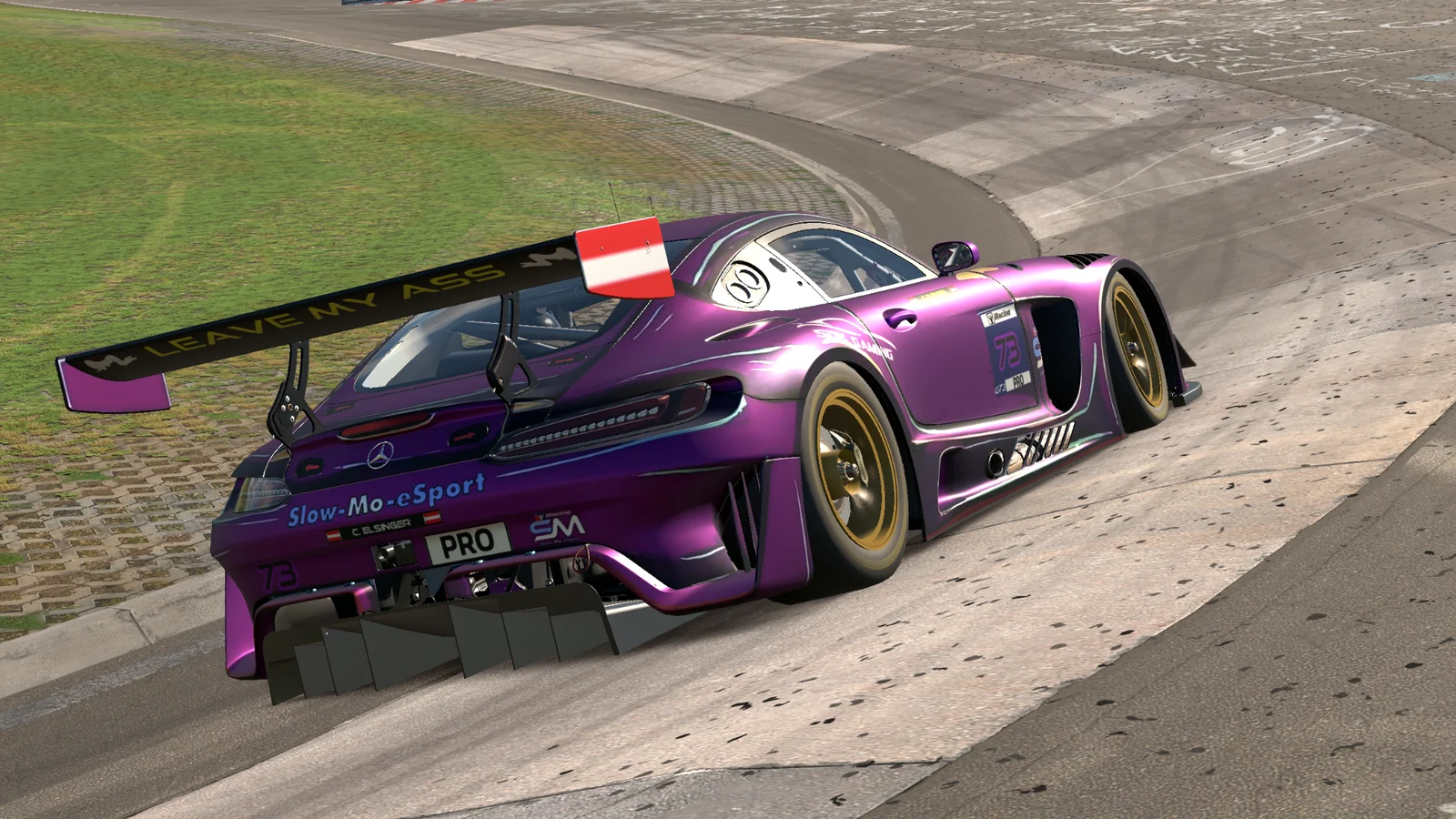 Slow-Mo eSport Mercedes-AMG GT3 auf der Rennstrecke